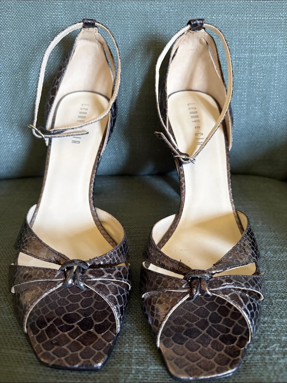 Lenny e CIA Brown Textured Leather Ankle-Strap Sandals